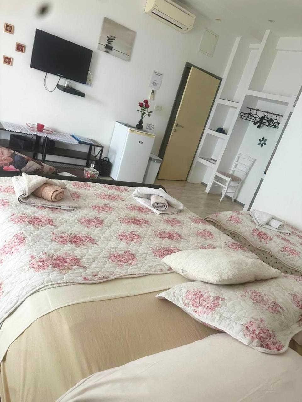 Super Horizont -Free Parking And Jaccuzzi Hotell Stobreč Eksteriør bilde